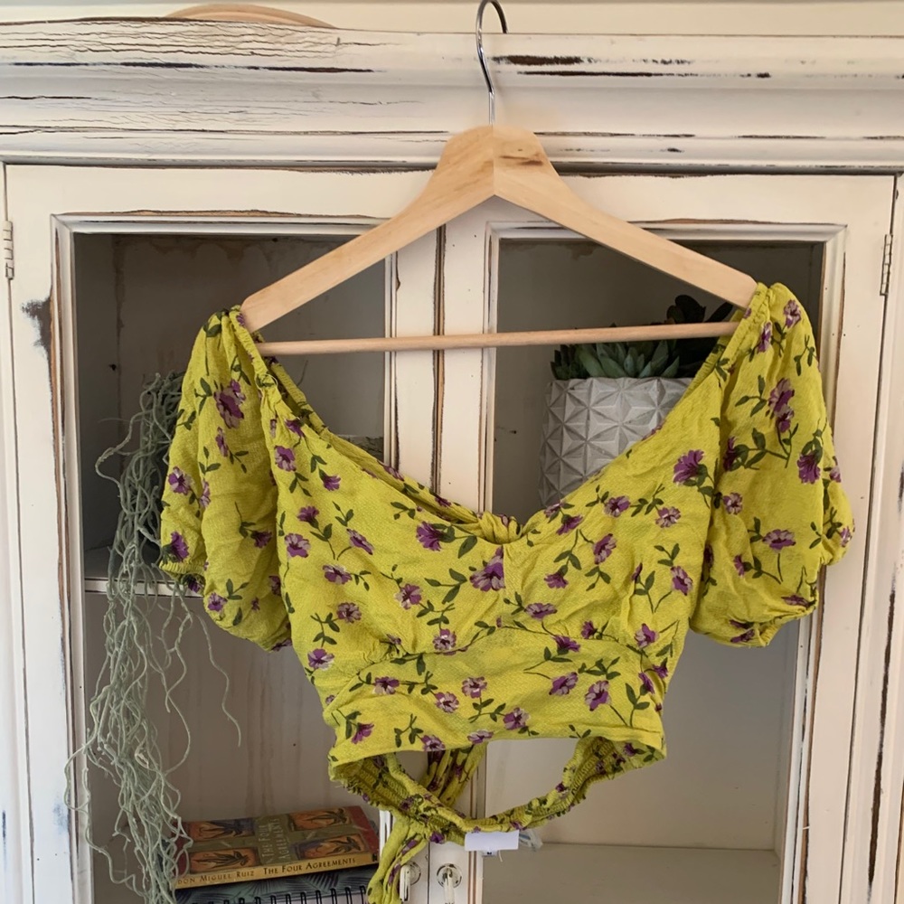 Green cropped top